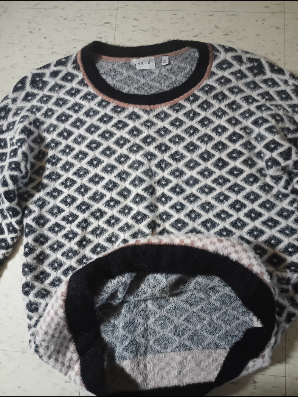 Cyrus Geometric Diamond Pattern Sweater - Picture 14 of 16